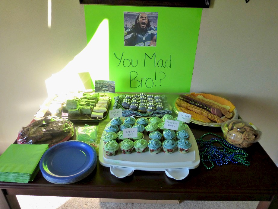 How To Host An Inexpensive Super Bowl Party